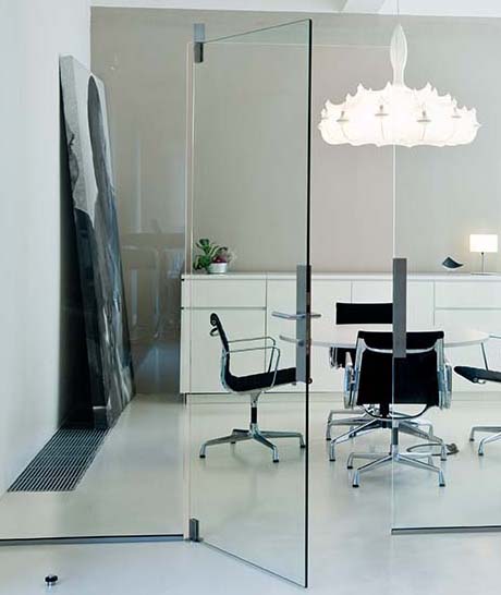 astec b.510 Ganzglas-Drehtür als showroom